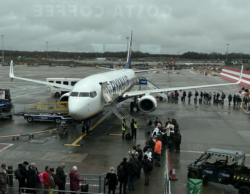 Podwyżki cen biletów lotniczych nawet o 25%? Wszystko przez bagaż podręczny