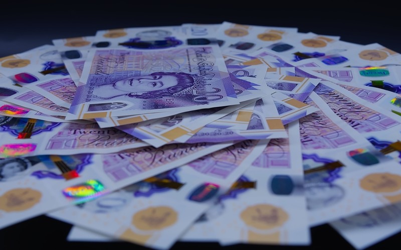 Milionom mieszkańców UK wciąż bardziej opłaca się życie na zasiłkach niż praca