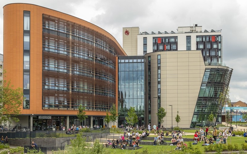 Atak z nożem w centrum Leicester. Jedna osoba nie żyje, są ranni