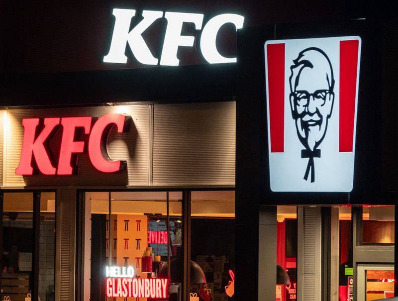 W UK rośnie popularność fast foodów ze smażonym kurczakiem. Czy KFC może stracić pozycję lidera?