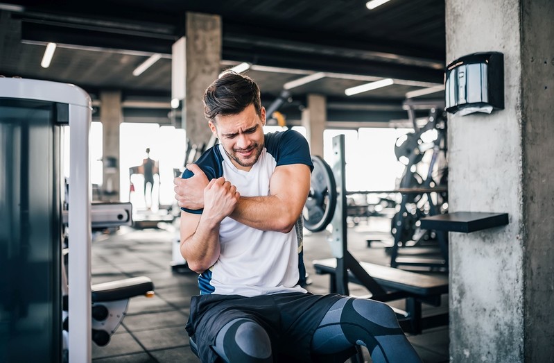 Dwie piąte Brytyjczyków odczuwa ból lub kontuzję po styczniowym powrocie do siłowni