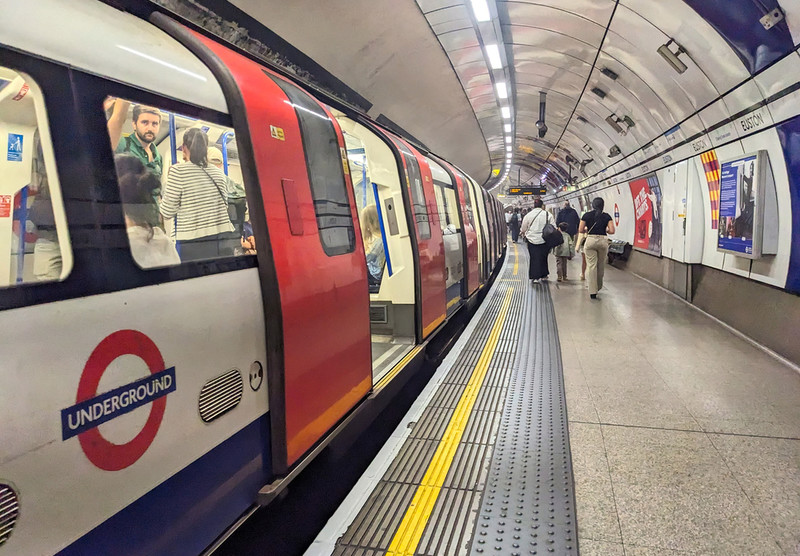 Wzrost przestępczości w londyńskim metrze. Przemoc, zakłócanie porządku publicznego i wandalizm