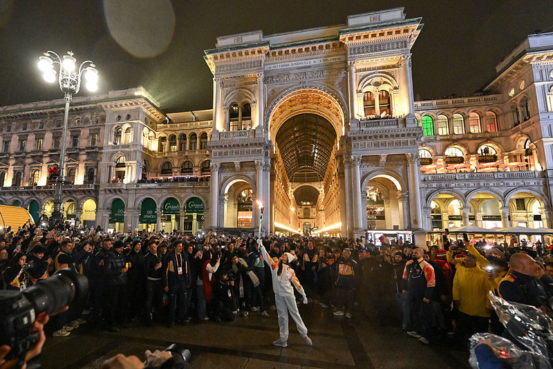 Igrzyska 2026: Ogień olimpijski już w Mediolanie. Dzisiaj otwarcie jakiego jeszcze nie było