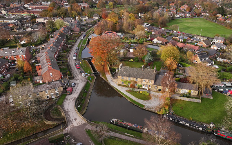Oto najlepsze miejsce do życia w UK w 2026 r. Blisko natury i 25 minut od Manchesteru