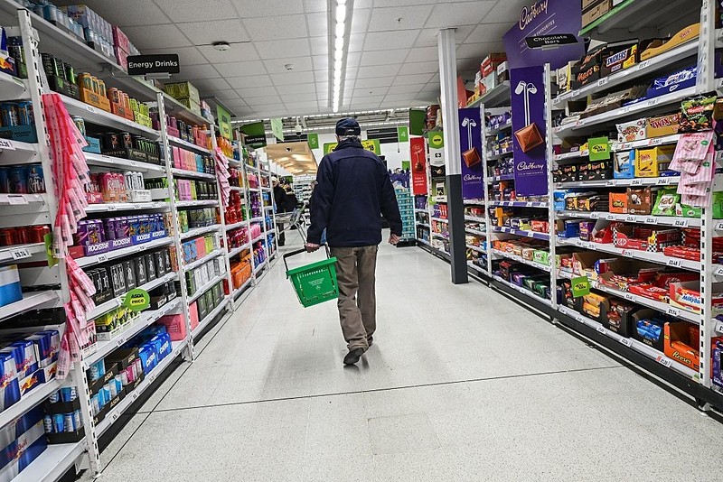 Niższe ceny żywności i paliw obniżyły inflację w UK do 3%