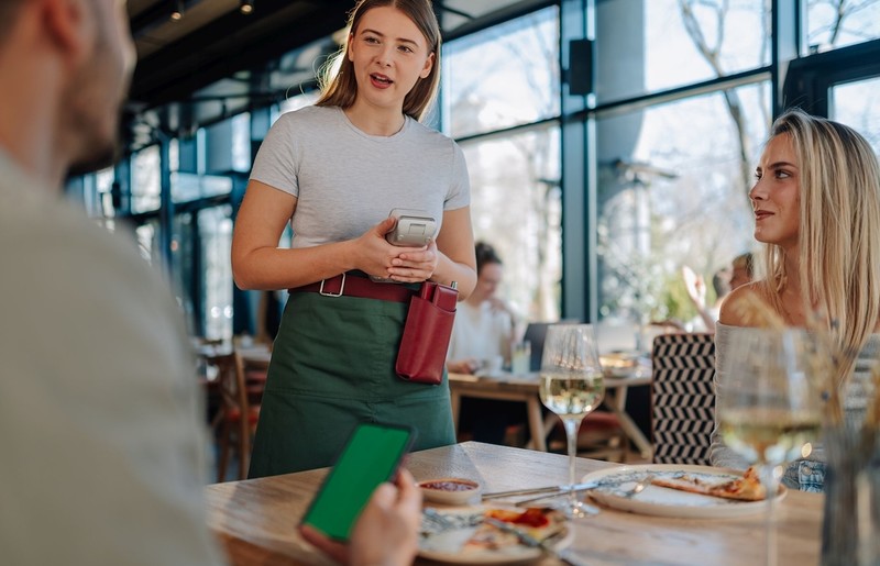 UK: Rekrutacja na niskopłatne stanowiska coraz bardziej złożona i wymagająca