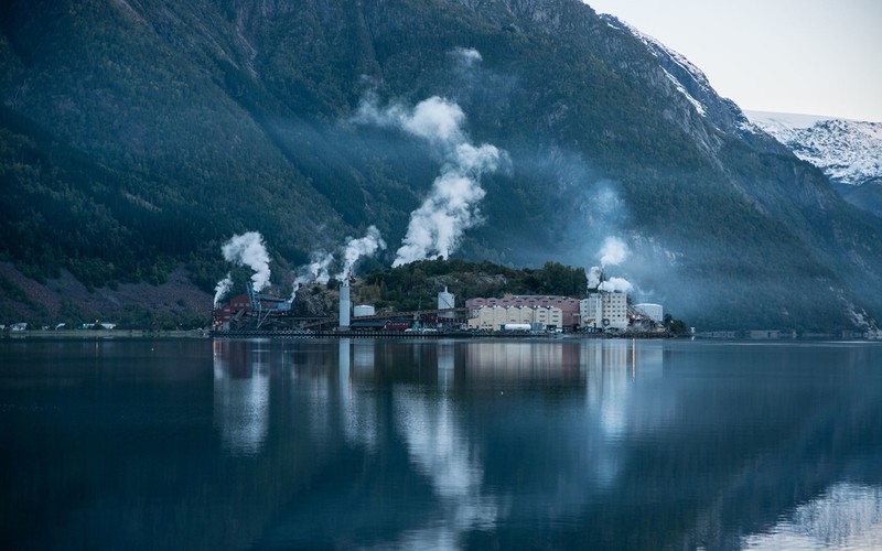 Polscy pracownicy ofiarami serii zatruć gazami w hucie cynku w Oddzie