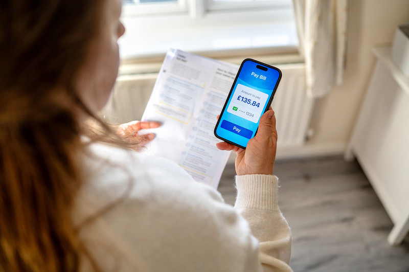 W kwietniu 2026 roku ceny energii w Wielkiej Brytanii spadną, ale nie tak jak zapowiadano