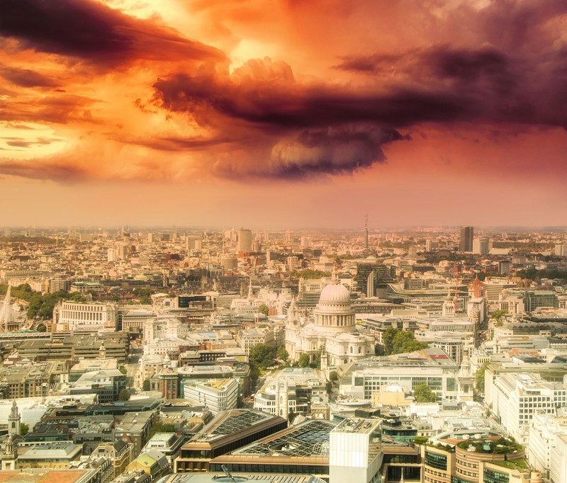 Do Wielkiej Brytanii mogą nadciągnąć "krwawe deszcze". Wszystko przez pył saharyjski