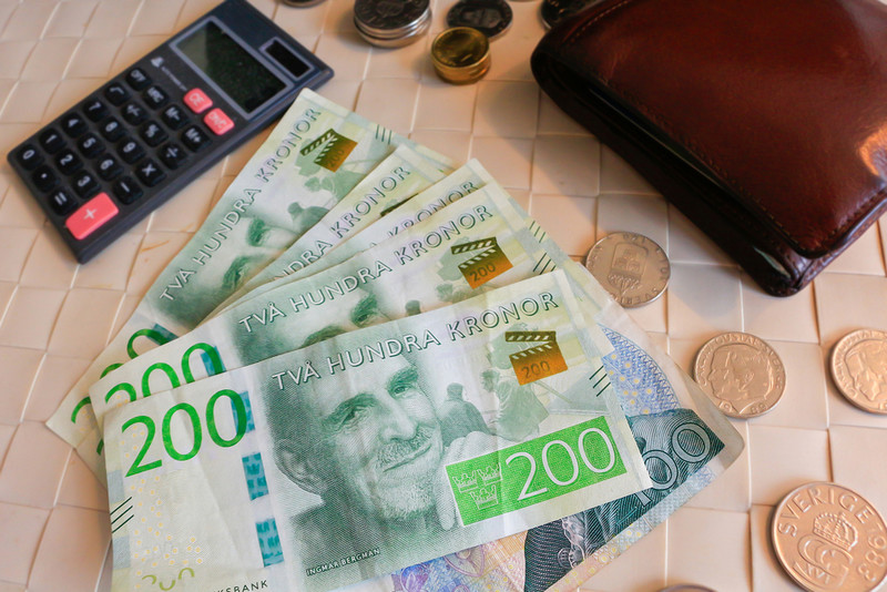 Szwecja: Bank centralny zalecił posiadanie gotówki w związku z niepewną sytuacją na świecie