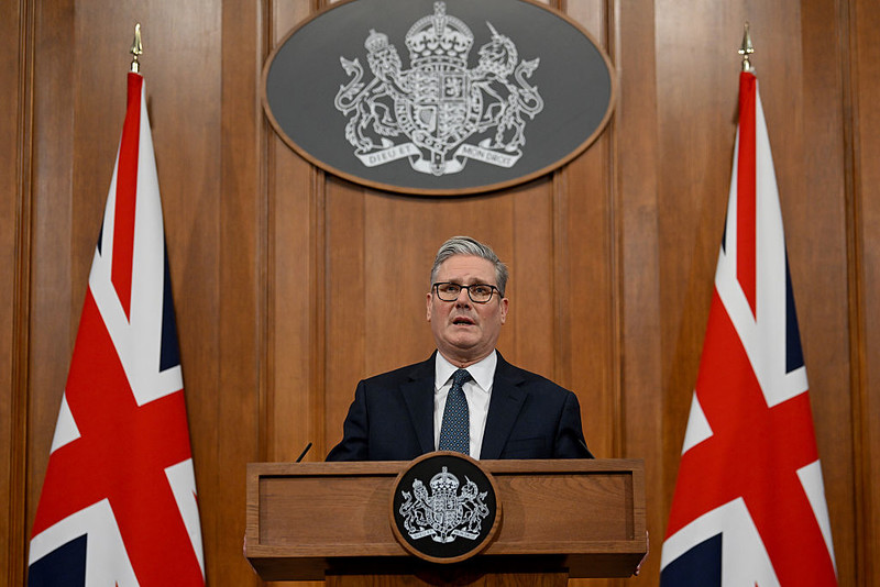 Premier Starmer: Wyślemy cztery myśliwce do Kataru, ale nie ulegniemy presji