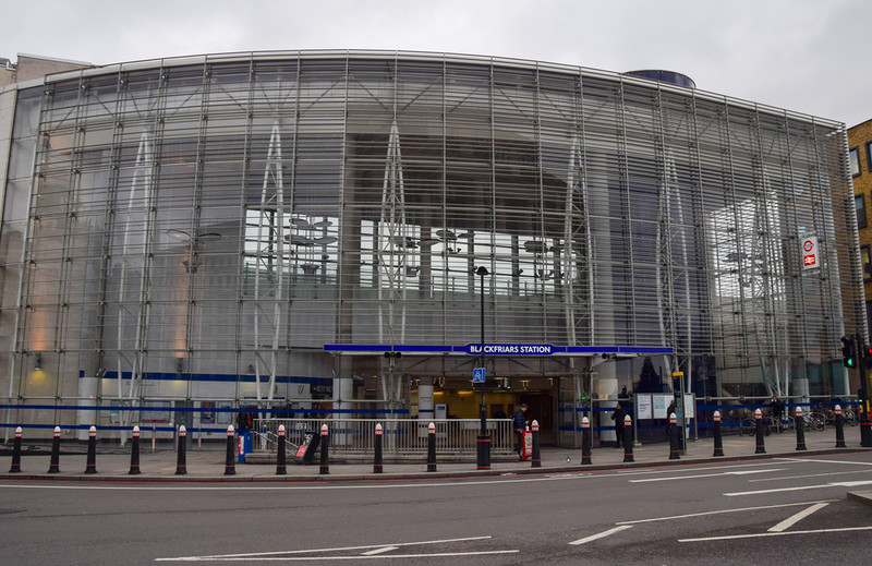 Ta londyńska stacja metra ma aż dwa kody pocztowe. Wielu mieszkańców nigdy z niej nie korzystało