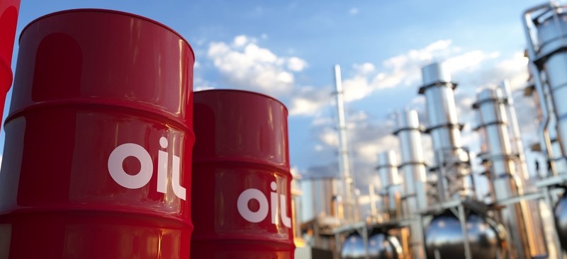 Świat reaguje na szok naftowy. Droższe loty, zamykane szkoły i oszczędzanie energii