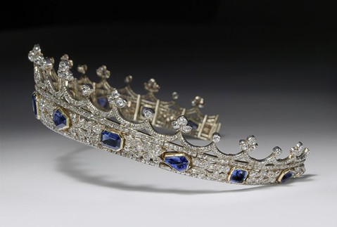 Słynny szafirowy diadem królowej Wiktorii w Muzeum V&A