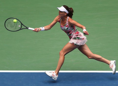Coco Vandeweghe beats Agnieszka Radwanska to reach fourth round at U.S. Open