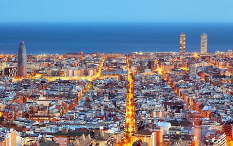 Barcelona po zamachach odżywa i znów przyciąga turystów