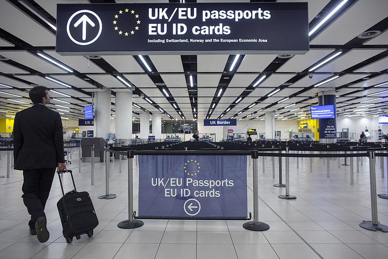 Zwrot w sprawie zasad wjazdu do UK dla osób z podwójnym obywatelstwem