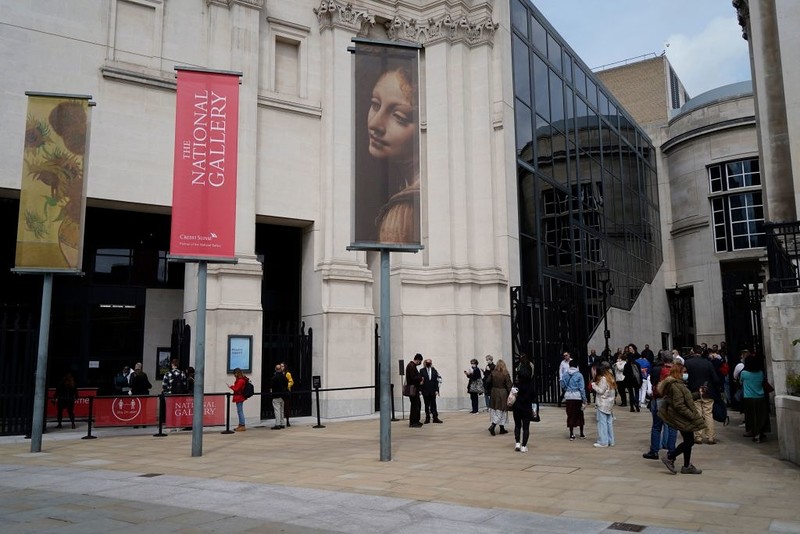 Government considers charges for foreign tourists at UK national museums