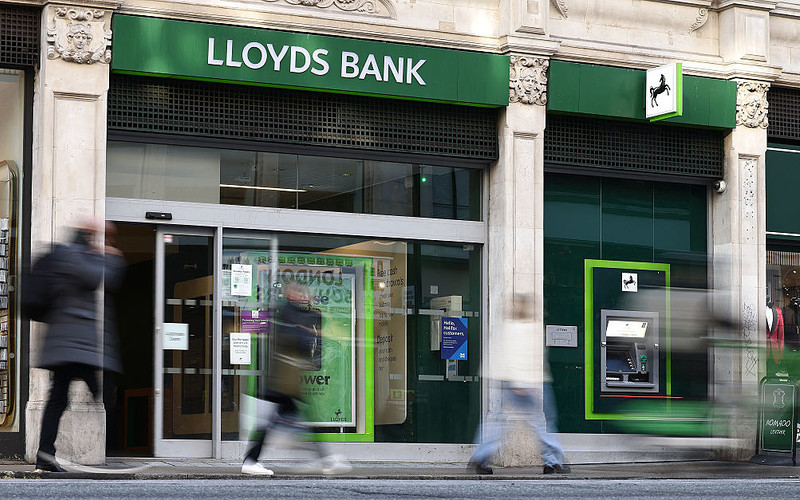 Banki Lloyds, Halifax i Santander zamykają 48 oddziałów w UK w kwietniu i maju
