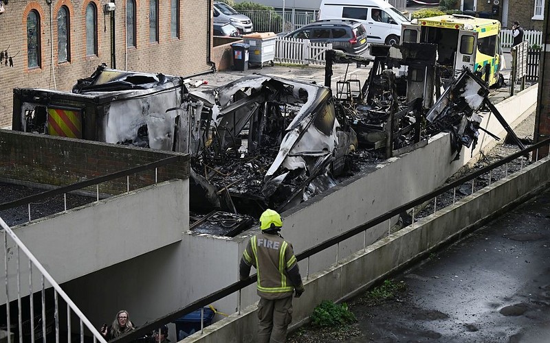 Londyn: Policja zatrzymała trzy kolejne osoby w związku z podpaleniem żydowskich karetek pogotowia