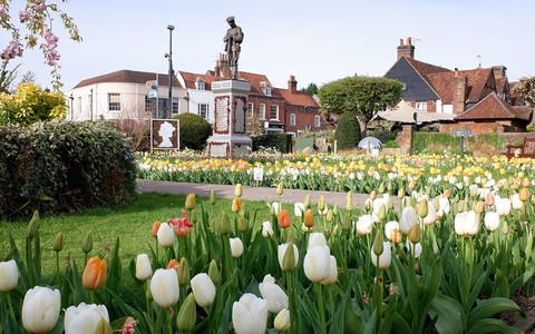 Poznaj idylliczne miasteczko przy stacji metra " jak Cotswolds"