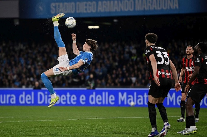 Napoli beat AC Milan and is now second in the table