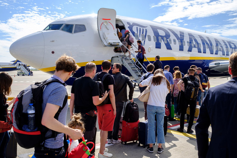 Zasady przewozu bagażu podręcznego w Ryanair. Co nietypowego można wnieść na pokład?