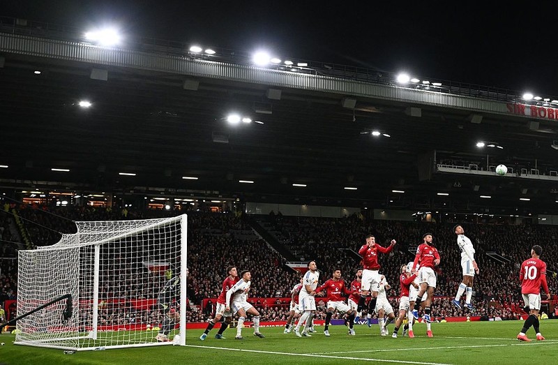 Liga angielska: Manchester United przegrał z Leeds, czerwona kartka Martineza