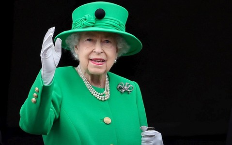 Znaczki Royal Mail na setną rocznicę urodzin Elżbiety Drugiej