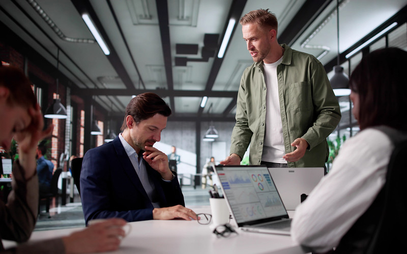 Cztery na pięć osób w UK doświadczyły przemocy lub nękania w pracy 