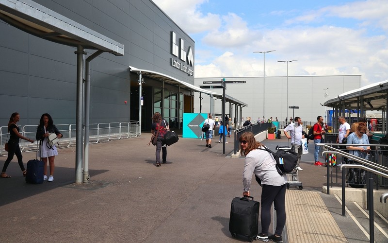 Luton Airport: skip queues with free prebooked security slot