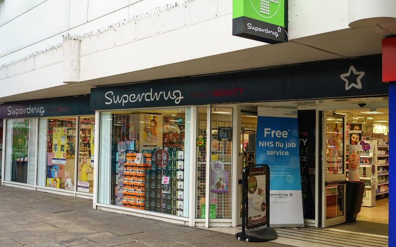 Just Eat i Superdrug proponują zamówienie domowej wizyty makijażystki
