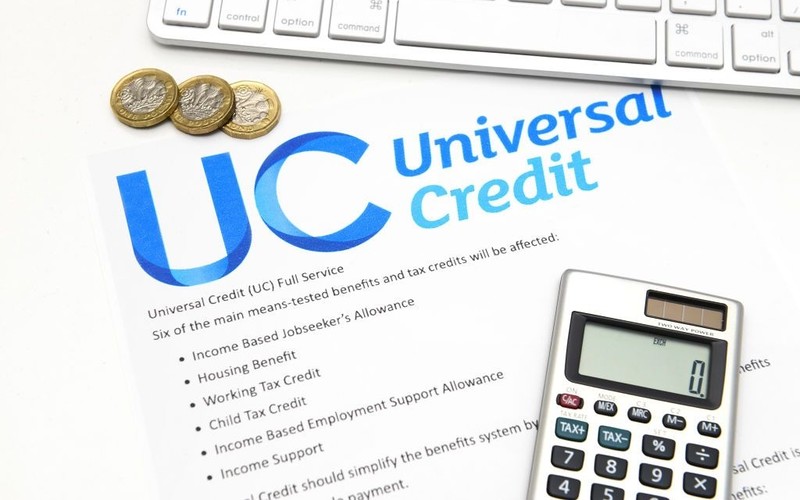 UK: Prawie 1,5 mln imigrantów ubiegało się w zeszłym roku o zasiłek Universal Credit