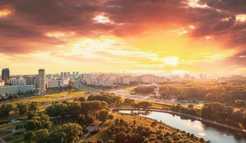 W sieci krążą oferty kupna domów na Białorusi. "To pakowanie się w ręce jej służb"