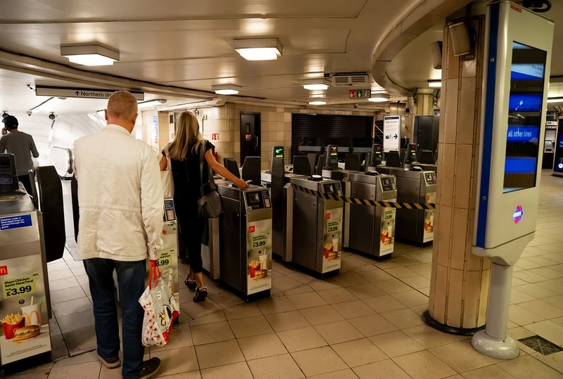 Londyn: Nowy plan TfL na walkę z pasażerami "na gapę"