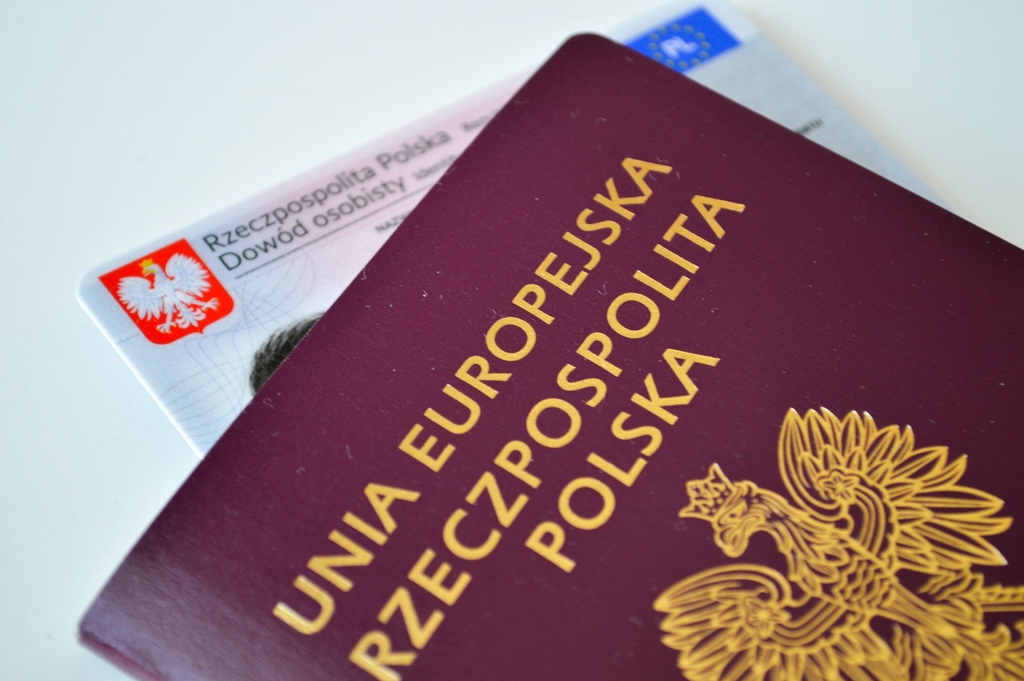 Polski paszport  "przywilejem"