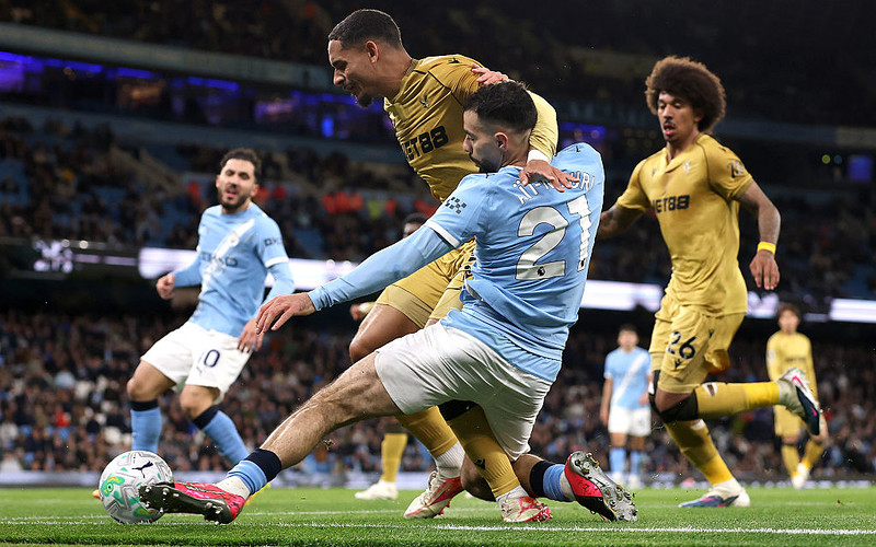 Manchester City nie odpuszcza prowadzącemu Arsenalowi