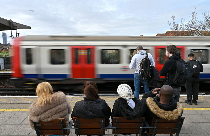 Tfl warns Tube passengers off rescuing belongings on the track