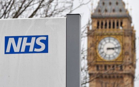 Wyższe podatki na NHS? Wyspiarze chętni do ratowania brytyjskiej służby zdrowia