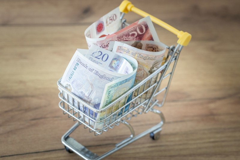 UK: Konsumenci będą musieli mierzyć się z wyższymi cenami "przez wiele nadchodzących miesięcy"