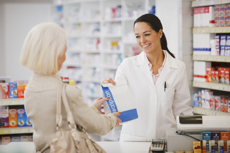 Farmaceuci zamiast lekarzy? Od jesieni więcej aptek w Anglii będzie mogło przepisywać leki 