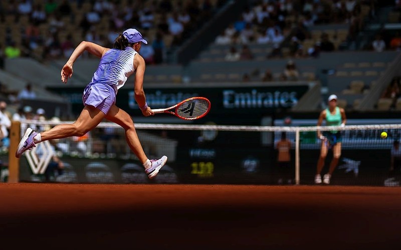 Polski mecz na French Open: Świątek wygrała z Linette i jest w 1/8 finału