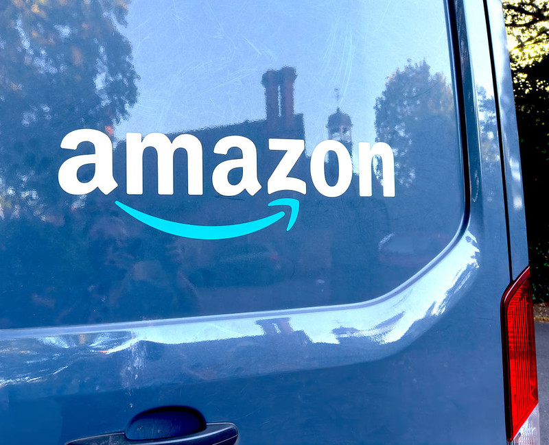 Amazon wchodzi mocniej w rynek spożywczy. Nowa usługa w Londynie