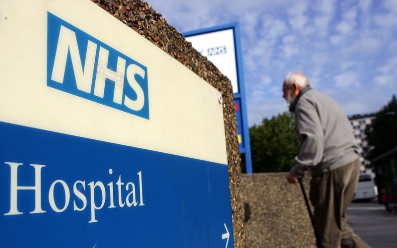 NHS pod presją. Chodzi o zarzuty o antysemityzm i dyskryminację pacjentów 