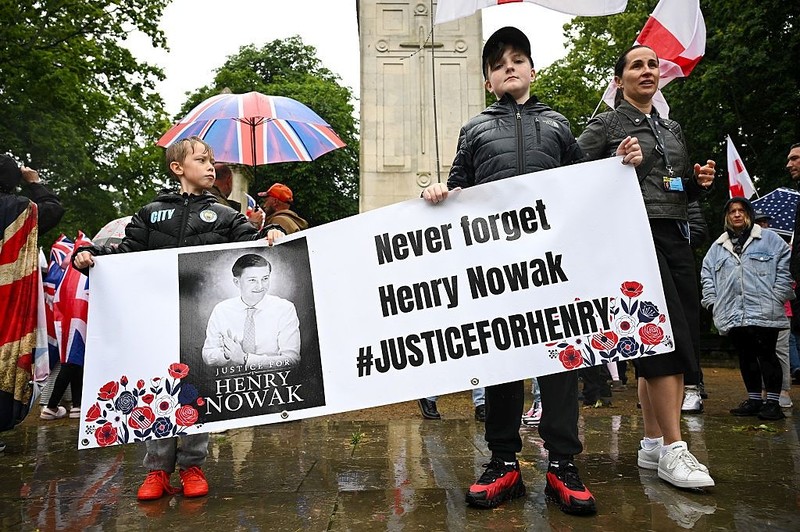 Śmierć Henry'ego Nowaka wywołała ostre reakcje w USA. Brytyjski rząd studzi emocje