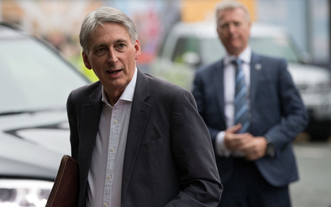 Cabinet is split over how Brexit should happen, Hammond admits