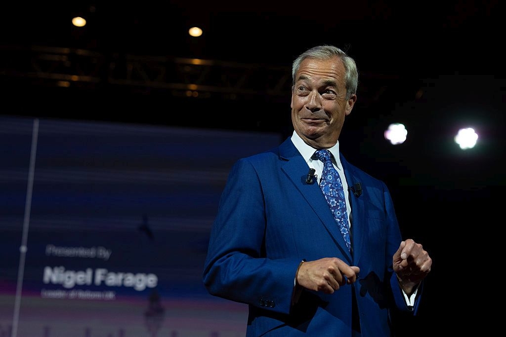 Nigel Farage zmierzy się w wyborach z komikiem przebranym za kosmitę