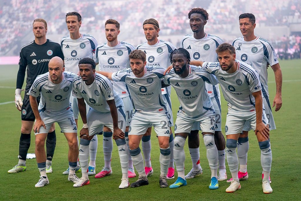 Początek Lewandowskiego w MLS: Komentatorzy wstrzemięźliwi, kibice zaciekawieni, presja rośnie
