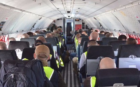 "Podróż" z Londynu do Warszawy. 32 przestępców w dwóch samolotach