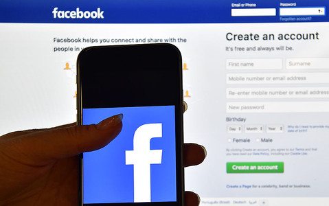 Brytyjski rząd zmusi Google i Facebooka do odpowiedzialności za treści użytkowników